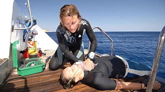 Lazy Seal Diving profesyonel, kaliteli ve kişiselleştirilmiş eğitim sunmayı ilke edinmiş bir tüplü dalış (scuba) merkezidir. İstanbul tüplü dalış eğitimi merkezi