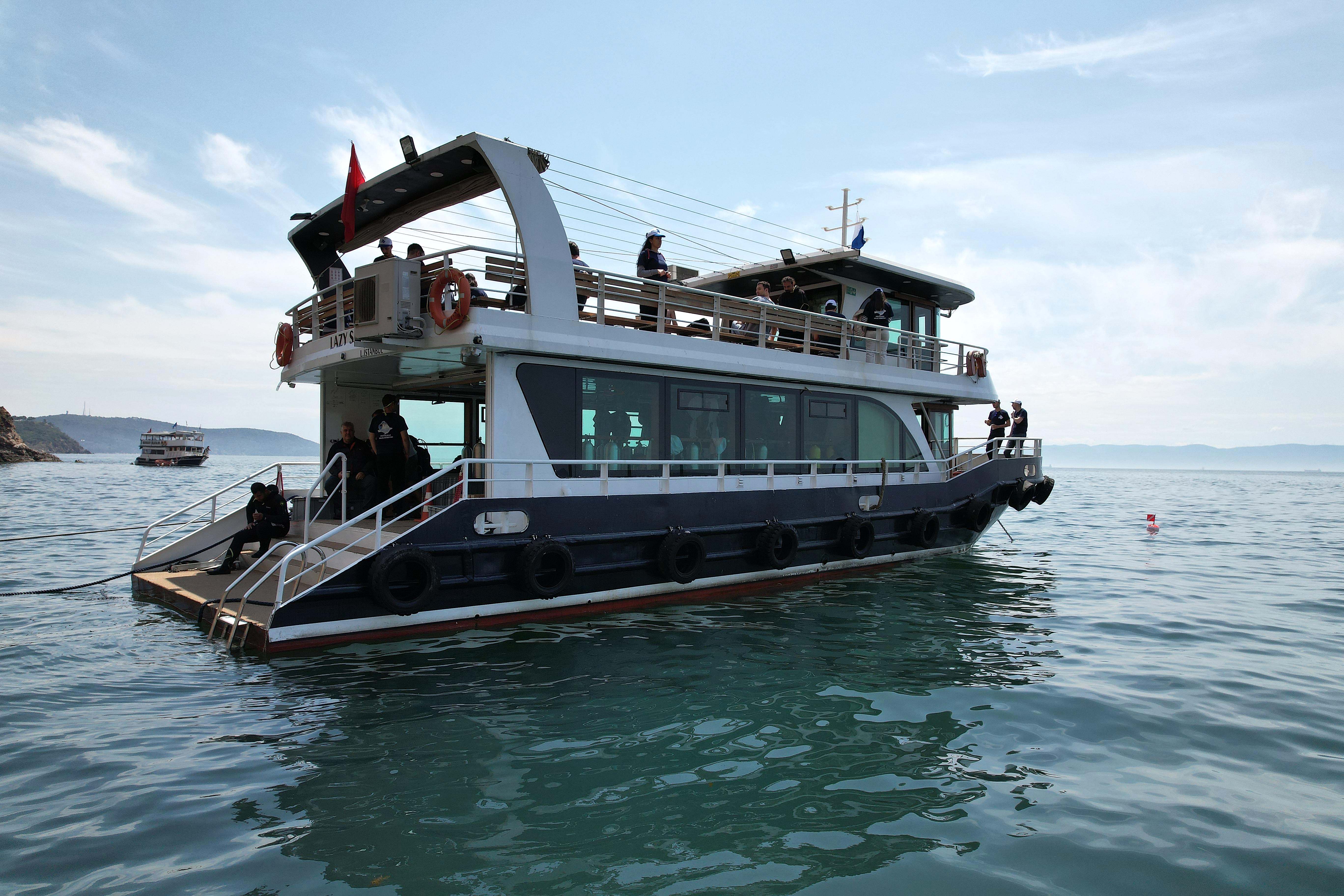 Lazy Seal Diving profesyonel, kaliteli ve kişiselleştirilmiş eğitim sunmayı ilke edinmiş bir tüplü dalış (scuba) merkezidir. İstanbul tüplü dalış eğitimi merkezi