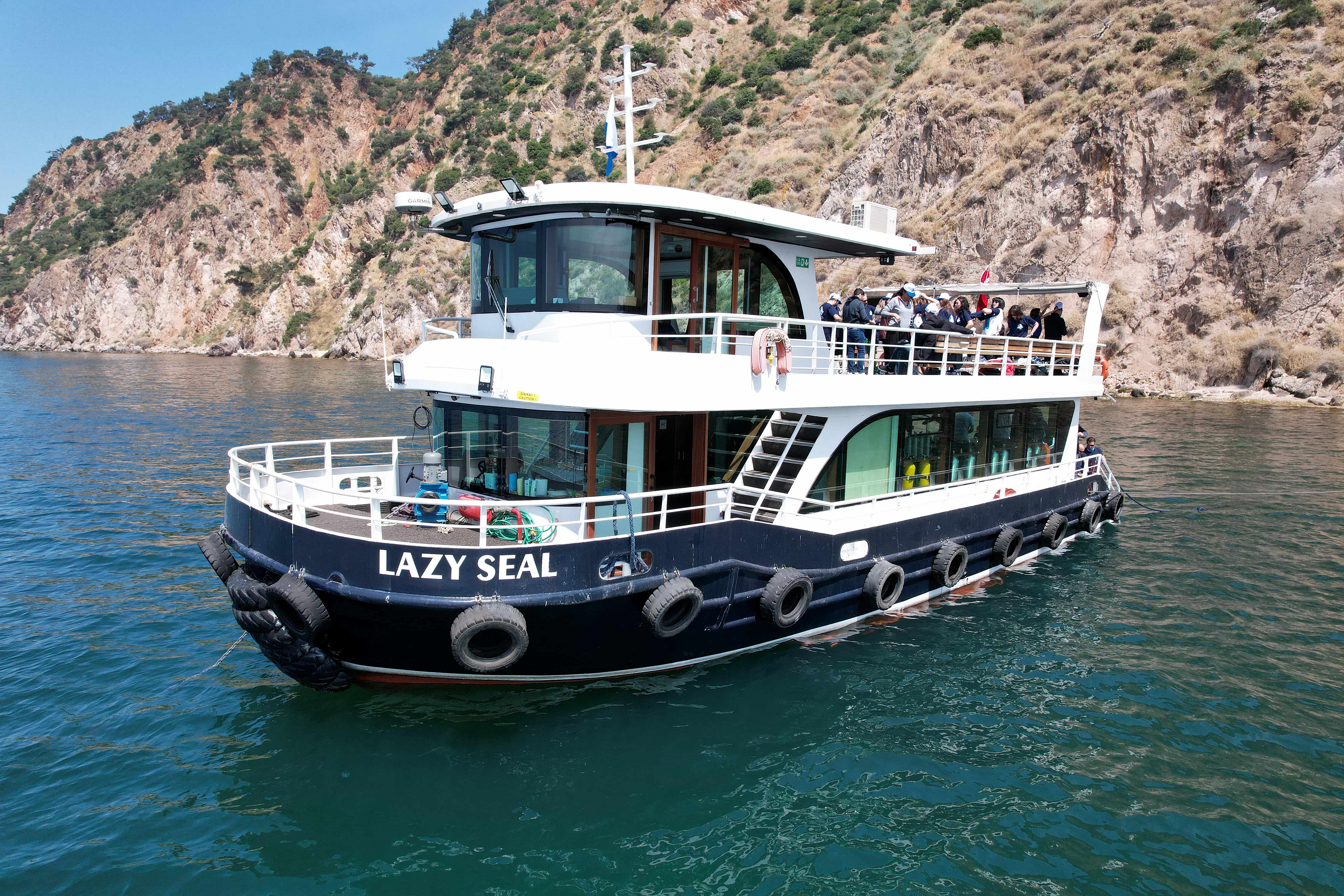 Lazy Seal Diving profesyonel, kaliteli ve kişiselleştirilmiş eğitim sunmayı ilke edinmiş bir tüplü dalış (scuba) merkezidir. İstanbul tüplü dalış eğitimi merkezi