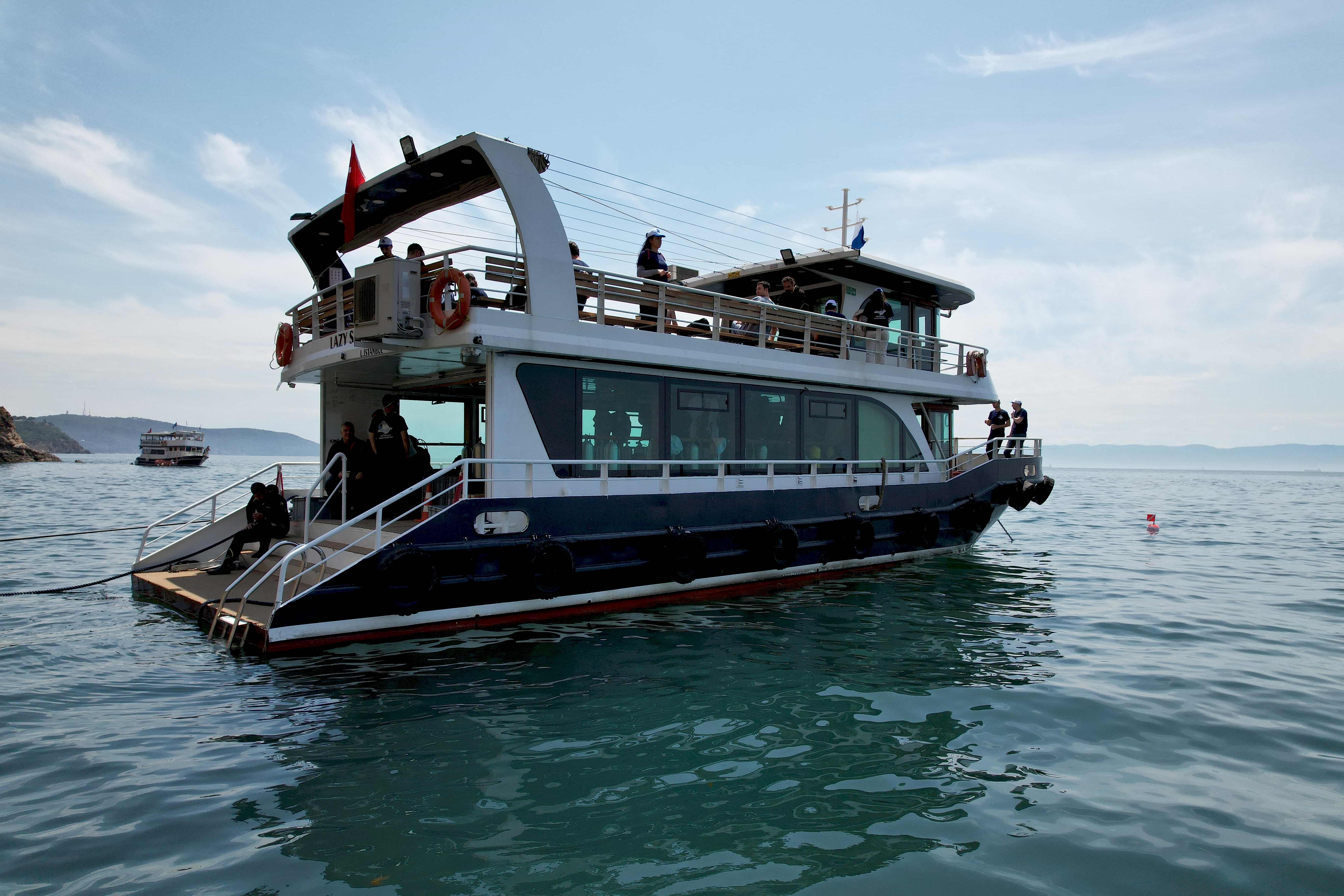 Lazy Seal Diving profesyonel, kaliteli ve kişiselleştirilmiş eğitim sunmayı ilke edinmiş bir tüplü dalış (scuba) merkezidir. İstanbul tüplü dalış eğitimi merkezi